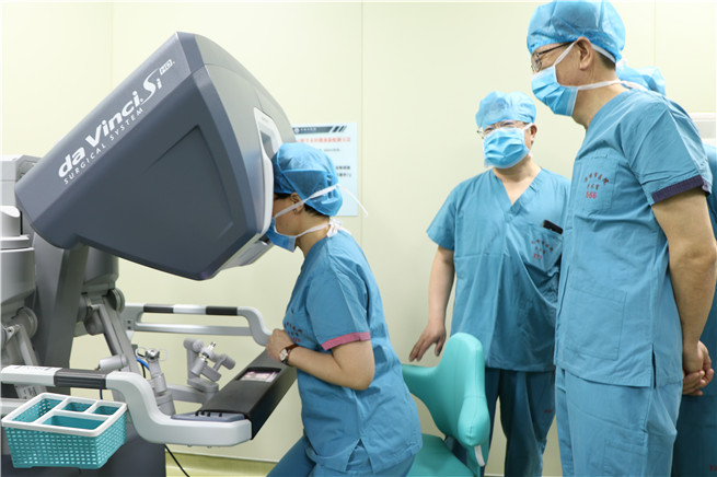 内蒙古首台达芬奇手术机器人在赤峰市医院正